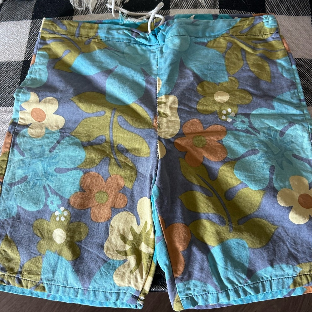 Floral Patterned Men's Shorts by Jantzen- super duper old - vintage size 28 -